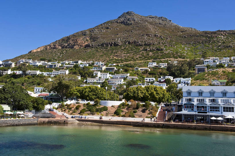 无人,家,码头,横图,室外,白天,正面,旅游,度假,海浪,海洋,美景,山,山脉,植物,港口,非洲,南非,阴影,光线,影子,房屋,墙,屋子,景观,浪花,山峰,山峦,首都,娱乐,楼房,墙壁,墙面,住宅,树,树木,蓝色,绿色,白色,蓝天,天空,阳光,自然,海水,群山,天,享受,休闲,景色,放松,军港,生长,晴朗,成长,自然风光,海景,万里无云,开普敦,省会,阿非利加洲,立法首都,南非共和国,西开普省,福尔斯湾,大海,风浪,海,海水的波动,近岸浪,涌浪,晴空,晴空万里,彩图,房子,摆渡口,埠头,渡口,渡头,港湾,海港,口岸,商港