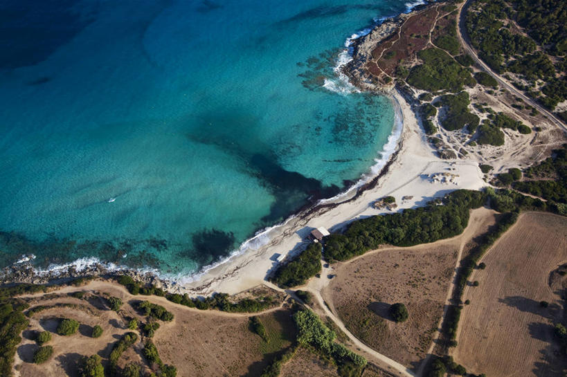 无人,家,横图,俯视,室外,白天,旅游,度假,草地,草坪,海浪,海洋,礁石,石头,美景,沙滩,植物,道路,路,法国,欧洲,阴影,光线,沙子,石子,影子,房屋,屋子,海岸,景观,浪花,小路,交通,沙地,娱乐,楼房,住宅,草,树,树木,绿色,阳光,自然,海水,享受,休闲,景色,放松,生长,成长,科西嘉,科西嘉岛,西欧,法兰西,自然风光,海景,法兰西共和国,法兰西第五共和国,科西嘉大区,大海,风浪,海,海水的波动,海滩,礁,近岸浪,石块,岩石,涌浪,彩图,高角度拍摄,房子,上科西嘉