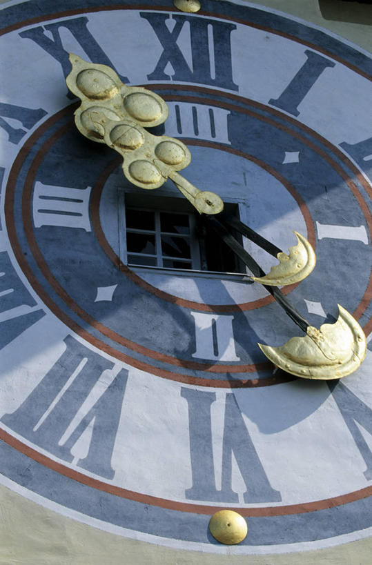 无人,竖图,室外,特写,白天,仰视,奥地利,欧洲,许多,阴影,环绕,围绕,时间,光线,标志,时钟,数字,文字,影子,字符,钟楼,很多,罗马数字,计时,环抱,标识,阳光,钟表,表,中欧,首府,塔钟,奥地利共和国,萦绕,格拉茨,施蒂利亚州,施泰尔马克州,钟,彩图,低角度拍摄