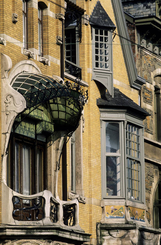 无人,家,竖图,室外,白天,仰视,度假,美景,窗户,城市风光,城市,比利时,欧洲,阴影,光线,影子,房屋,墙,屋子,景观,公寓,娱乐,洋房,楼房,玻璃窗,窗台,墙壁,墙面,住宅,黄色,阳光,享受,休闲,景色,放松,西欧,雨棚,比利时王国,安特卫普,法兰德斯,法兰德斯大区,法兰德斯地区,彩图,低角度拍摄,房子