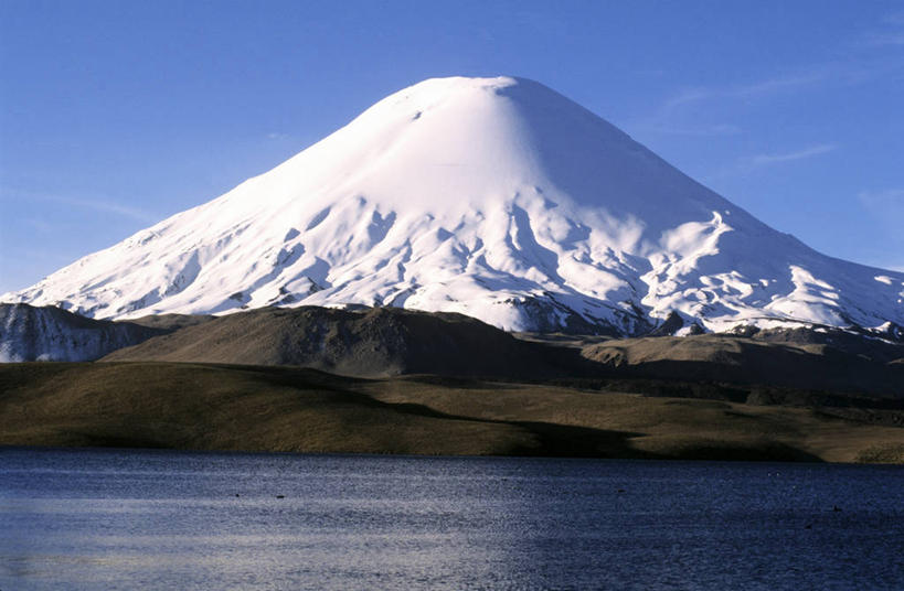 无人,公园,横图,室外,白天,正面,旅游,度假,草地,草坪,湖,湖泊,美景,山,水,雪,雪山,植物,大雪,智利,阴影,波纹,光线,影子,冰,湖面,积雪,景观,山峰,水流,水面,雪景,云,云朵,冬季,冬天,山峦,云彩,娱乐,草,蓝色,绿色,白云,倒影,蓝天,水纹,天空,阳光,自然,波浪,湖水,天,享受,休闲,景色,南美,放松,寒冷,晴朗,冰冷,南美洲,倒映,国家公园,拉丁美洲,自然风光,美洲,首府,亚美利加洲,严寒,南亚美利加洲,智利共和国,冰凉,酷寒,凛冽,凛凛,极冷,反照,阿里卡省,阿里卡,朗卡国家公园,晴空,彩图