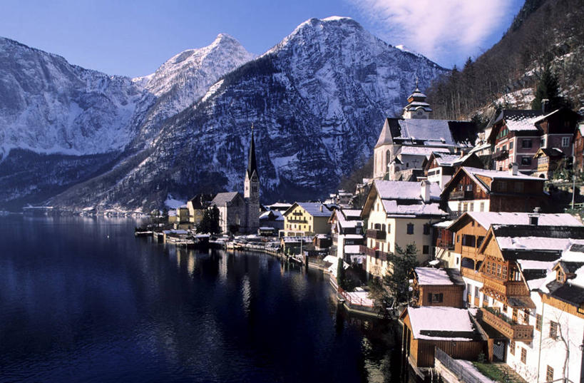 无人,家,横图,室外,白天,正面,旅游,度假,湖,湖泊,美景,山,水,雪,雪山,大雪,奥地利,欧洲,阴影,光线,影子,房屋,屋子,冰,湖面,积雪,景观,山峰,水流,水面,雪景,云,云朵,冬季,冬天,山峦,云彩,娱乐,楼房,住宅,蓝色,白云,倒影,蓝天,天空,阳光,自然,湖水,天,享受,休闲,景色,放松,寒冷,晴朗,冰冷,倒映,自然风光,中欧,严寒,奥地利共和国,冰凉,酷寒,凛冽,凛凛,极冷,反照,上奥地利,上奥地利州,哈尔施塔特,哈尔斯塔特,晴空,彩图,房子