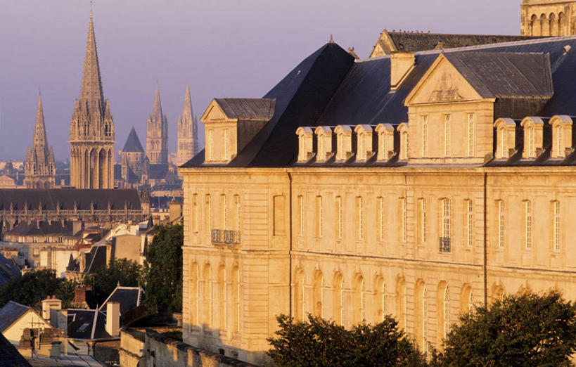 无人,家,横图,室外,白天,正面,旅游,度假,名胜古迹,日落,植物,标志建筑,地标,建筑,法国,欧洲,节日,朦胧,模糊,遗迹,瓦片,房屋,墙,屋顶,屋檐,屋子,晚霞,霞光,落日,塔,顶棚,古迹,文化,文物,娱乐,建设,古建筑,楼房,檐,墙壁,墙面,住宅,树,树木,绿色,灰色,自然,黄昏,祈祷,享受,休闲,健康,旅游胜地,彩霞,放松,许愿,宗教,信仰,生长,成长,纪念,祈求,基督教,西欧,天主教,法兰西,修道院,信念,古文明,法兰西共和国,首府,法兰西第五共和国,夕照,薄暮,卡昂,下诺曼底,下诺曼底大区,神学院,修院,隐修院,卡尔瓦多斯省,平安,夕阳,彩图,傍晚,房子,斜阳