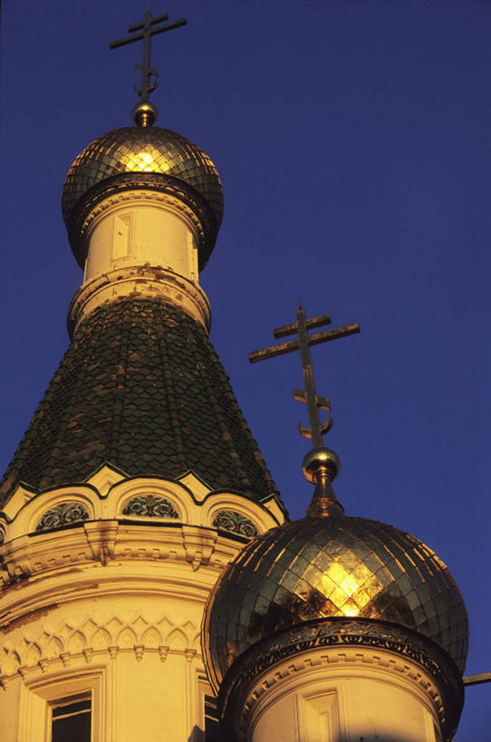 无人,教堂,竖图,室外,白天,仰视,旅游,度假,名胜古迹,标志建筑,地标,建筑,欧洲,保加利亚,阴影,节日,遗迹,光线,十字架,影子,屋顶,首都,顶棚,古迹,文化,文物,娱乐,建设,古建筑,两个,蓝色,蓝天,天空,阳光,天,祈祷,享受,休闲,健康,旅游胜地,放松,许愿,宗教,信仰,晴朗,纪念,祈求,南欧,信念,古文明,万里无云,保加利亚共和国,索非亚,平安,晴空,晴空万里,彩图,低角度拍摄,大教堂,礼拜堂,索非亚州