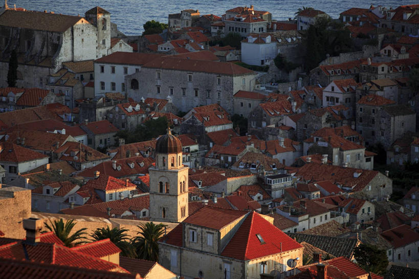 无人,家,横图,俯视,室外,白天,旅游,度假,美景,城市风光,城市,建筑,欧洲,克罗地亚,阴影,光线,影子,房屋,墙,屋顶,屋子,景观,公寓,建筑群,顶棚,娱乐,建设,洋房,楼房,墙壁,墙面,住宅,红色,白色,阳光,享受,休闲,景色,放松,首府,杜布罗夫尼克,克罗地亚共和国,拉古萨,达尔马提亚,达尔马提亚群岛,彩图,高角度拍摄,房子,杜布罗夫尼克.内雷特瓦县