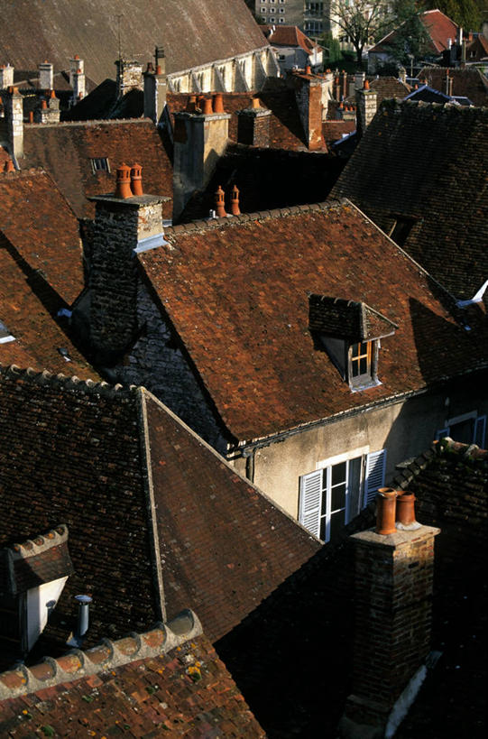 无人,家,竖图,俯视,室外,白天,度假,美景,城市风光,城市,法国,欧洲,阴影,光线,瓦片,影子,房屋,墙,屋顶,屋檐,屋子,景观,褐色,顶棚,娱乐,楼房,檐,墙壁,墙面,住宅,白色,阳光,享受,休闲,景色,放松,勃艮第,西欧,法兰西,法兰西共和国,法兰西第五共和国,勃艮第大区,约讷省,彩图,高角度拍摄,房子,阿瓦隆区,托内尔