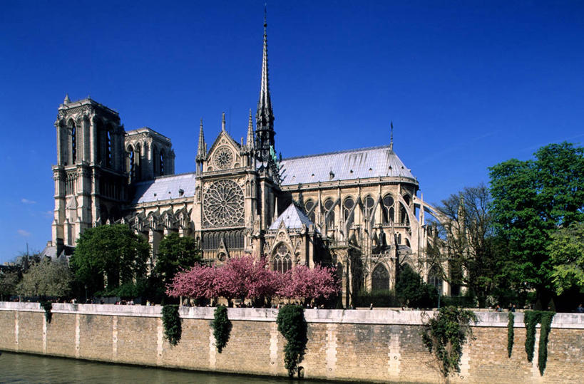 无人,教堂,横图,室外,白天,仰视,旅游,度假,河流,名胜古迹,水,植物,标志建筑,地标,建筑,法国,巴黎,巴黎圣母院,欧洲,阴影,节日,遗迹,时间,光线,时钟,影子,墙,屋顶,河水,水流,钟楼,首都,计时,顶棚,古迹,文化,文物,娱乐,建设,古建筑,墙壁,墙面,树,树木,蓝色,绿色,灰色,蓝天,天空,阳光,自然,钟表,天,祈祷,享受,休闲,健康,表,旅游胜地,放松,许愿,宗教,信仰,生长,晴朗,成长,纪念,哥特式,祈求,基督教,西欧,法兰西,塞纳河,信念,古文明,哥特式建筑,万里无云,法兰西共和国,巴黎圣母院大教堂,法兰西第五共和国,塔钟,法兰西岛,法兰西岛大区,城岛,西岱岛,西堤岛,平安,钟,晴空,晴空万里,彩图,低角度拍摄,大教堂,礼拜堂,斯德岛,西泰岛,巴黎省,巴黎市