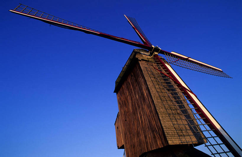无人,横图,室外,白天,仰视,度假,灌溉,美景,城市风光,城市,风车,法国,欧洲,阴影,环保,光线,木制,影子,墙,景观,娱乐,墙壁,墙面,蓝色,蓝天,天空,阳光,木制品,天,享受,休闲,景色,放松,能源,晴朗,回收,资源,浇灌,荷兰风车,西欧,法兰西,利用,低碳,循环,万里无云,法兰西共和国,磨坊,法兰西第五共和国,持续,北部.加来海峡,北部.加来海峡大区,诺尔.加莱大区,诺尔省,晴空,晴空万里,彩图,低角度拍摄,敦刻尔克区,皮加姆