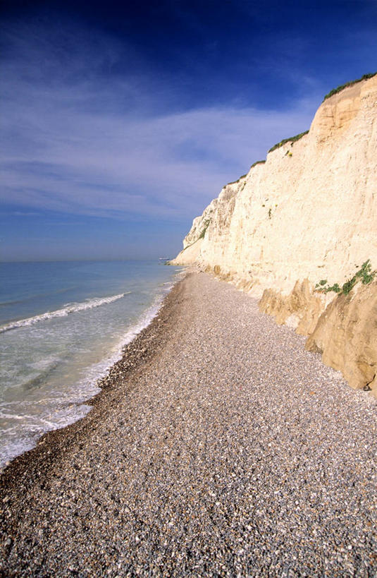无人,竖图,室外,白天,正面,旅游,度假,海浪,海洋,石头,美景,沙滩,法国,欧洲,阴影,波纹,光线,沙子,石子,影子,海岸,景观,浪花,悬崖,云,云朵,沙地,云彩,娱乐,蓝色,白云,蓝天,水纹,天空,阳光,自然,海水,波浪,天,享受,休闲,景色,放松,晴朗,西欧,法兰西,自然风光,海景,法兰西共和国,法兰西第五共和国,绝壁,加来海峡省,大海,风浪,海,海水的波动,海滩,近岸浪,石块,岩石,涌浪,晴空,彩图