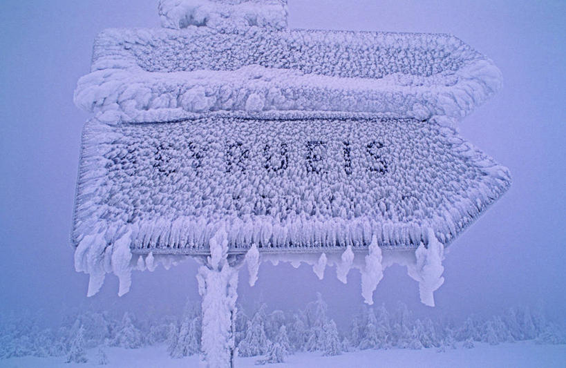 无人,横图,室外,白天,正面,美景,雪,大雪,法国,欧洲,一排,阴影,整齐,并列,并排,反射,英文,标志,文字,影子,字符,字母,积雪,景观,雪景,冬季,冬天,标识,排列,一个,自然,景色,寒冷,单个,英文字母,西欧,队列,法兰西,自然风光,平行,法兰西共和国,法兰西第五共和国,严寒,加尔省,朗格多克.鲁西永,朗格多克.鲁西永大区,彩图