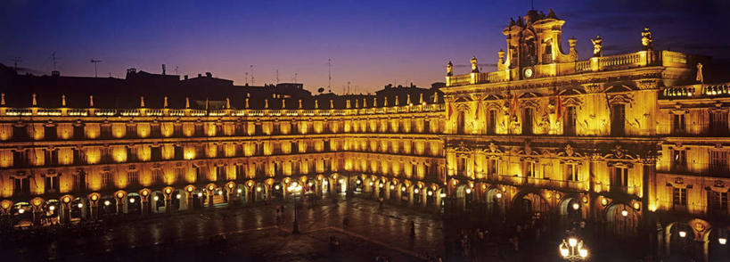 无人,家,横图,俯视,室外,夜晚,度假,美景,窗户,城市风光,城市,路灯,夜景,照明,西班牙,欧洲,一排,许多,阴影,整齐,并列,并排,光线,瓦片,影子,房屋,墙,屋顶,屋檐,屋子,景观,灯光,首都,很多,顶棚,娱乐,楼房,马约尔广场,檐,玻璃窗,墙壁,墙面,住宅,灯,排列,蓝色,灰色,蓝天,天空,天,享受,休闲,马德里,景色,放松,晴朗,照亮,照明设备,队列,南欧,平行,万里无云,西班牙王国,马德里自治区,晴空,晴空万里,彩图,高角度拍摄,房子