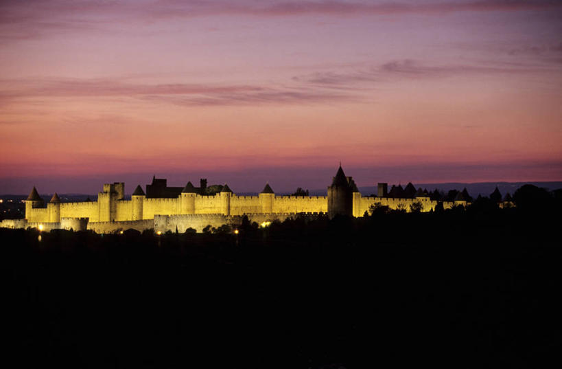 无人,横图,室外,白天,正面,旅游,度假,草地,草坪,名胜古迹,日落,树林,植物,标志建筑,地标,建筑,法国,欧洲,遗迹,堡垒,城堡,墙,屋顶,晚霞,霞光,落日,顶棚,古迹,文物,娱乐,建设,古建筑,墙壁,墙面,草,树,树木,绿色,灰色,自然,黄昏,享受,休闲,旅游胜地,彩霞,放松,生长,成长,西欧,要塞,法兰西,古文明,法兰西共和国,卡尔卡松,首府,法兰西第五共和国,夕照,薄暮,朗格多克.鲁西永,朗格多克.鲁西永大区,设防,奥德省,夕阳,彩图,傍晚,卡尔卡松区,斜阳