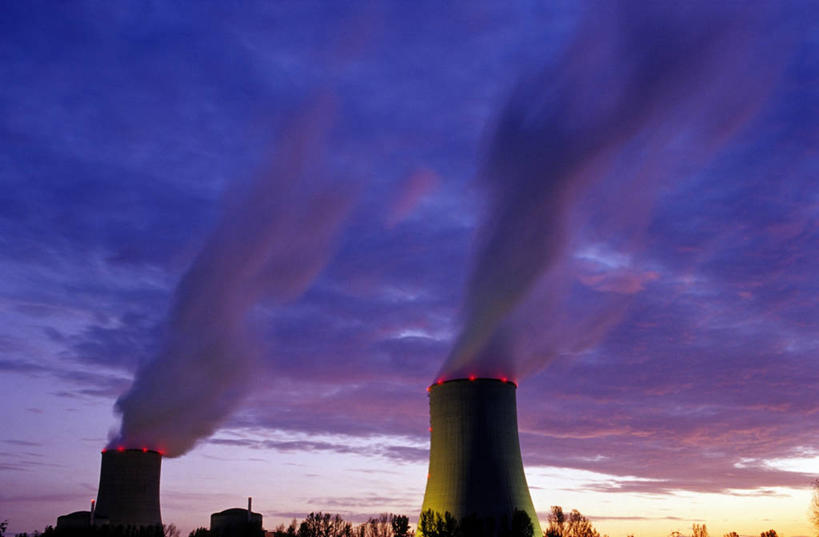 无人,横图,室外,白天,仰视,烟囱,日落,法国,欧洲,晚霞,霞光,烟雾,落日,两个,黄昏,发电厂,发电站,彩霞,核电站,核能,西欧,法兰西,法兰西共和国,法兰西第五共和国,夕照,薄暮,核电厂,南部.比利牛斯,南部.比利牛斯大区,塔恩.加龙省,夕阳,彩图,低角度拍摄,傍晚,卡斯特尔萨拉桑区,斜阳,戈尔弗克