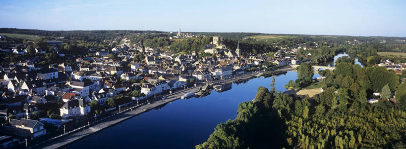 无人,家,横图,全景,俯视,航拍,室外,白天,旅游,度假,草地,草坪,河流,美景,水,天际线,植物,城市风光,城市,建筑,法国,欧洲,阴影,光线,影子,房屋,屋顶,屋子,河水,景观,水流,云,云朵,公寓,建筑群,云彩,顶棚,娱乐,建设,洋房,楼房,住宅,草,树,树木,蓝色,绿色,白云,倒影,蓝天,天空,阳光,自然,天,享受,休闲,景色,放松,生长,晴朗,成长,倒映,西欧,鸟瞰,法兰西,法兰西共和国,法兰西第五共和国,反照,卢瓦尔.谢尔省,中央大区,晴空,彩图,高角度拍摄,房子,蒙特里沙尔,布卢瓦区