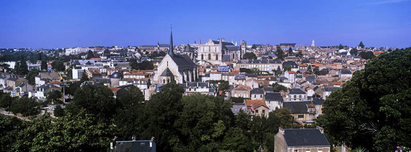 无人,家,教堂,横图,全景,室外,白天,正面,旅游,度假,名胜古迹,天际线,植物,标志建筑,地标,建筑,法国,巴黎,巴黎圣母院,欧洲,阴影,节日,遗迹,光线,影子,房屋,墙,屋顶,屋子,首都,顶棚,古迹,文化,文物,娱乐,建设,古建筑,楼房,墙壁,墙面,住宅,树,树木,蓝色,绿色,白色,蓝天,天空,阳光,自然,天,祈祷,享受,休闲,健康,旅游胜地,放松,许愿,宗教,信仰,生长,晴朗,成长,纪念,哥特式,祈求,基督教,西欧,法兰西,塞纳河,信念,古文明,哥特式建筑,万里无云,法兰西共和国,巴黎圣母院大教堂,法兰西第五共和国,法兰西岛,法兰西岛大区,城岛,西岱岛,西堤岛,平安,晴空,晴空万里,彩图,房子,大教堂,礼拜堂,斯德岛,西泰岛,巴黎省,巴黎市