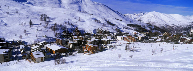 无人,家,横图,全景,俯视,室外,白天,旅游,度假,美景,山,天际线,雪,雪山,植物,大雪,法国,欧洲,阴影,光线,影子,房屋,屋顶,屋子,冰,积雪,景观,山峰,雪景,冬季,冬天,山峦,顶棚,娱乐,楼房,住宅,树,树木,绿色,天空,阳光,自然,天,享受,休闲,景色,放松,寒冷,生长,成长,冰冷,西欧,法兰西,自然风光,法兰西共和国,法兰西第五共和国,严寒,冰凉,酷寒,凛冽,凛凛,极冷,伊泽尔省,彩图,高角度拍摄,房子,罗讷.阿尔卑斯,罗讷.阿尔卑斯大区