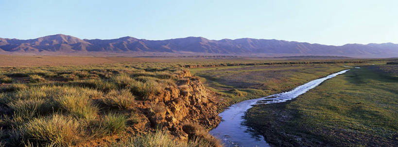 无人,横图,全景,室外,白天,正面,旅游,度假,草地,草坪,河流,美景,山,山脉,水,天际线,植物,蒙古,亚洲,阴影,曲折,弯曲,光线,影子,河水,景观,山峰,水流,山峦,娱乐,草,蓝色,绿色,蓝天,天空,阳光,自然,群山,天,享受,休闲,景色,放松,蜿蜒,晴朗,自然风光,东亚,万里无云,草原之国,蒙古国,外蒙,外蒙古,前杭爱省,晴空,晴空万里,彩图