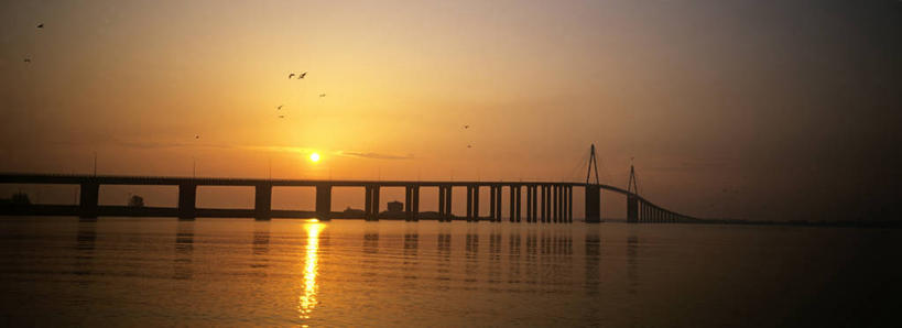 无人,横图,室外,白天,正面,旅游,度假,河流,美景,日落,水,太阳,大桥,桥梁,法国,欧洲,河水,景观,水流,晚霞,霞光,落日,斜拉桥,桥,背光,娱乐,倒影,自然,黄昏,享受,休闲,景色,彩霞,放松,倒映,西欧,法兰西,自然风光,逆光,法兰西共和国,卢瓦尔河地区,法兰西第五共和国,夕照,反照,薄暮,斜张桥,卢瓦尔,卢瓦尔大区,卢瓦尔河大区,夕阳,彩图,傍晚,大西洋岸卢瓦尔省,大西洋卢瓦尔省,圣纳泽尔区,斜阳