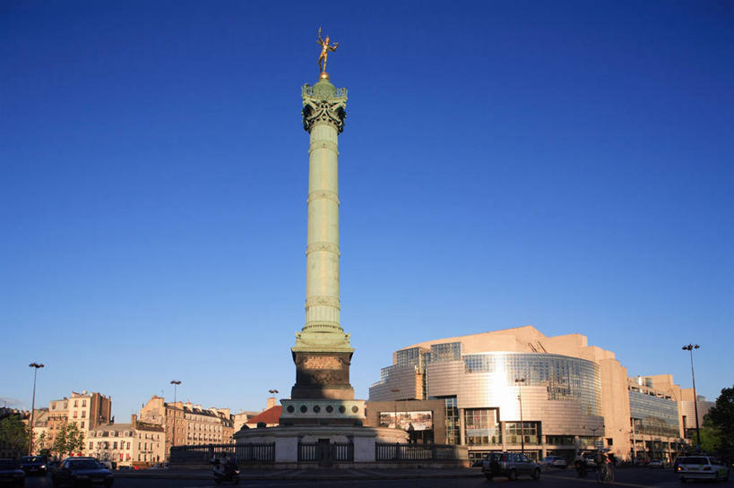 无人,横图,室外,白天,仰视,旅游,度假,标志建筑,地标,建筑,剧院,法国,巴黎,欧洲,阴影,光线,影子,柱子,歌剧院,首都,娱乐,建设,蓝色,绿色,蓝天,天空,阳光,天,享受,休闲,旅游胜地,放松,晴朗,西欧,法兰西,万里无云,法兰西共和国,歌剧,法兰西第五共和国,法兰西岛,法兰西岛大区,晴空,晴空万里,彩图,低角度拍摄,剧场,巴黎省,巴黎市,巴士底广场