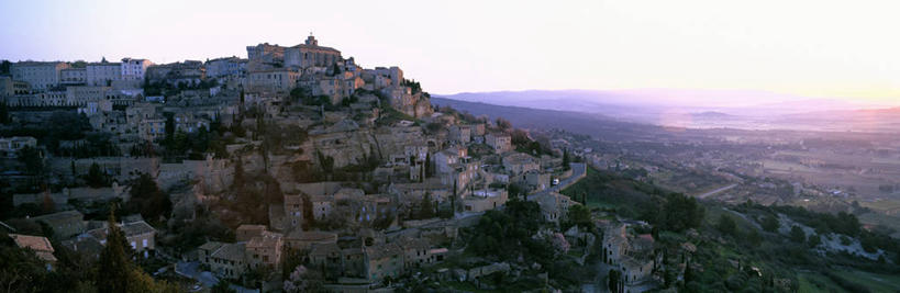 无人,家,横图,全景,俯视,航拍,室外,白天,旅游,度假,草地,草坪,美景,山,山脉,天际线,植物,雾,法国,欧洲,阴影,朦胧,模糊,光线,影子,房屋,屋子,景观,山峰,山峦,娱乐,楼房,住宅,草,树,树木,绿色,天空,阳光,自然,群山,天,享受,休闲,景色,放松,生长,成长,迷雾,西欧,沃克吕兹省,鸟瞰,法兰西,自然风光,法兰西共和国,法兰西第五共和国,普罗旺斯.阿尔卑斯.蓝色海岸,普罗旺斯.阿尔卑斯.蓝色海岸大区,大雾,彩图,高角度拍摄,房子,阿普特区,戈尔代