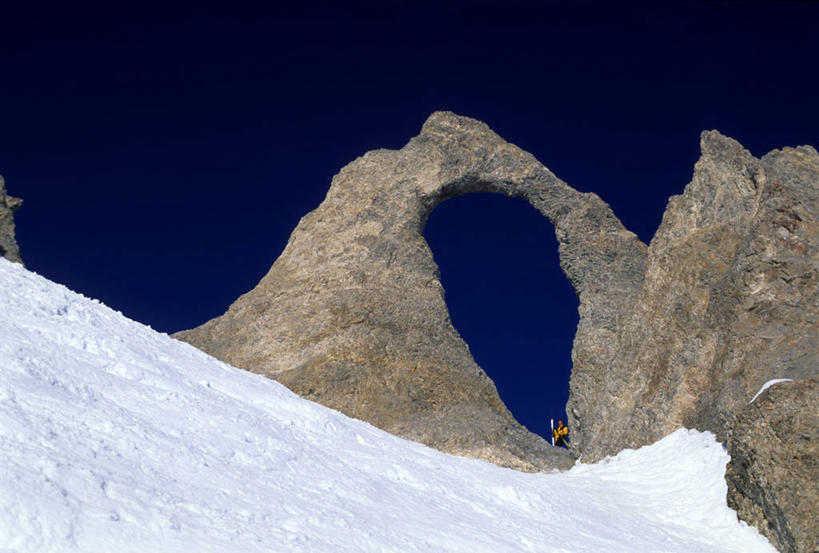 无人,横图,室外,白天,仰视,旅游,度假,石头,美景,山,雪,雪山,大雪,法国,欧洲,阴影,光线,石子,影子,冰,积雪,景观,山峰,雪景,冬季,冬天,山峦,娱乐,蓝色,蓝天,天空,阳光,自然,天,享受,休闲,景色,放松,寒冷,晴朗,冰冷,西欧,法兰西,自然风光,万里无云,法兰西共和国,法兰西第五共和国,严寒,冰凉,酷寒,凛冽,凛凛,极冷,萨瓦省,石块,岩石,晴空,晴空万里,彩图,低角度拍摄,罗讷.阿尔卑斯,罗讷.阿尔卑斯大区