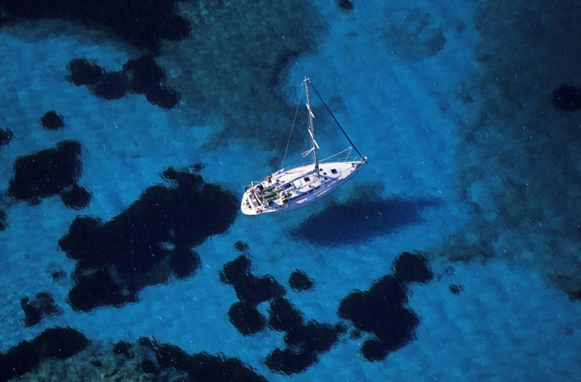 帆船,无人,横图,俯视,航拍,室外,白天,旅游,度假,海浪,海洋,美景,船,法国,欧洲,一艘,阴影,光线,影子,景观,浪花,娱乐,阳光,自然,海水,交通工具,享受,休闲,景色,放松,科西嘉,科西嘉岛,西欧,鸟瞰,法兰西,自然风光,载具,海景,法兰西共和国,法兰西第五共和国,博尼法乔,科西嘉大区,大海,风浪,海,海水的波动,近岸浪,涌浪,彩图,高角度拍摄