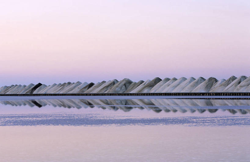 无人,横图,室外,白天,正面,旅游,度假,石头,美景,法国,欧洲,阴影,光线,石子,影子,景观,娱乐,蓝色,倒影,蓝天,天空,阳光,自然,天,享受,休闲,景色,放松,晴朗,沼泽,倒映,西欧,法兰西,自然风光,万里无云,法兰西共和国,阿尔勒,法兰西第五共和国,反照,罗纳河口,普罗旺斯.阿尔卑斯.蓝色海岸,普罗旺斯.阿尔卑斯.蓝色海岸大区,罗讷河口省,卡马尔格,石块,岩石,晴空,晴空万里,彩图