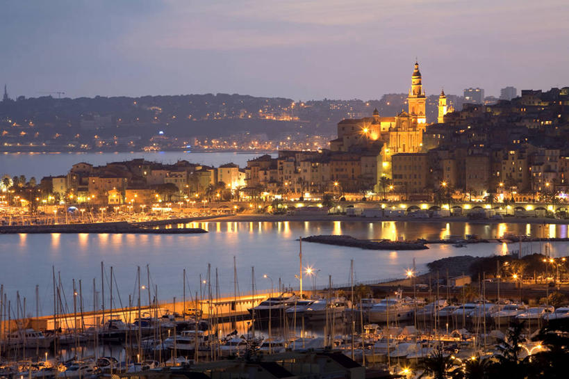 帆船,无人,家,横图,俯视,室外,夜晚,度假,海浪,海洋,美景,城市风光,城市,路灯,夜景,船,照明,法国,欧洲,阴影,光线,影子,房屋,屋子,景观,浪花,公寓,灯光,娱乐,洋房,楼房,住宅,灯,海水,交通工具,享受,休闲,景色,放松,照亮,照明设备,西欧,法兰西,载具,海景,滨海阿尔卑斯,法兰西共和国,法兰西第五共和国,普罗旺斯.阿尔卑斯.蓝色海岸,普罗旺斯.阿尔卑斯.蓝色海岸大区,滨海阿尔卑斯省,大海,风浪,海,海水的波动,近岸浪,涌浪,彩图,高角度拍摄,房子,芒通