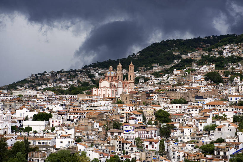 无人,家,教堂,横图,室外,白天,正面,度假,美景,树林,雨,植物,大雨,雷阵雨,城市风光,城市,墨西哥,节日,房屋,屋子,景观,乌云,云,阴天,云朵,公寓,云彩,文化,娱乐,洋房,楼房,住宅,树,树木,绿色,天空,自然,天,祈祷,享受,休闲,健康,景色,放松,许愿,宗教,信仰,生长,成长,纪念,祈求,北美,北美洲,昏暗,基督教,阴沉,天主教,美洲,信念,北亚美利加洲,亚美利加洲,墨西哥合众国,仙人掌王国,格雷罗,格雷罗州,雷雨,平安,彩图,房子,大教堂,礼拜堂,强降水,强降雨,阵雨