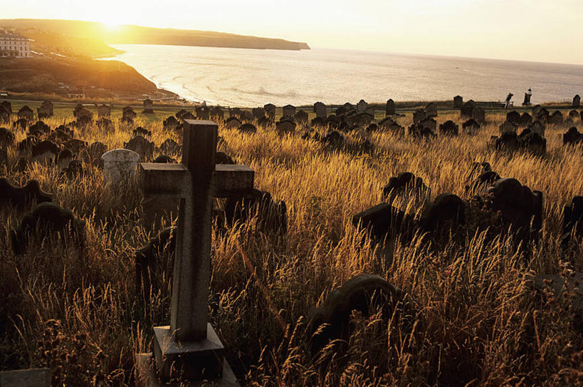 无人,横图,室外,白天,正面,旅游,度假,海浪,海洋,美景,日落,植物,雕塑,英国,欧洲,枯萎,艺术,装饰,雕刻,雕像,十字架,景观,浪花,水平线,晚霞,霞光,落日,辽阔,枯草,海平线,娱乐,石雕,石刻,英格兰,草,黄色,自然,海水,黄昏,石碑,工艺品,享受,休闲,墓地,广阔,景色,彩霞,放松,纪念,一望无际,美术,坟墓,陵墓,西欧,自然风光,主题,大不列颠,陈列,海景,坟场,大不列颠及北爱尔兰联合王国,功能,美学,约克郡,无边无际,一马平川,夕照,英吉利,薄暮,惠特比镇,大海,风浪,海,海水的波动,近岸浪,涌浪,夕阳,彩图,傍晚,约克郡.亨伯,大不列颠王国,大英帝国,联合王国,日不落帝国,水天相接,水天一线,斜阳