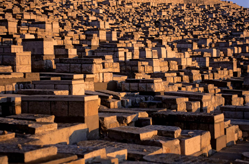 无人,横图,俯视,室外,白天,旅游,度假,名胜古迹,日落,标志建筑,地标,建筑,雕塑,巴勒斯坦,亚洲,一排,节日,遗迹,艺术,整齐,装饰,并列,并排,雕刻,雕像,晚霞,霞光,落日,首都,古迹,文化,文物,娱乐,建设,古建筑,石雕,石刻,排列,黄昏,石碑,工艺品,祈祷,享受,休闲,墓地,健康,旅游胜地,彩霞,放松,许愿,宗教,信仰,纪念,祈求,美术,坟墓,陵墓,队列,主题,西亚,平行,陈列,坟场,古文明,犹太教,功能,美学,巴勒斯坦国,耶路撒冷,夕照,薄暮,橄榄山,挑筋教,平安,夕阳,彩图,高角度拍摄,傍晚,斜阳