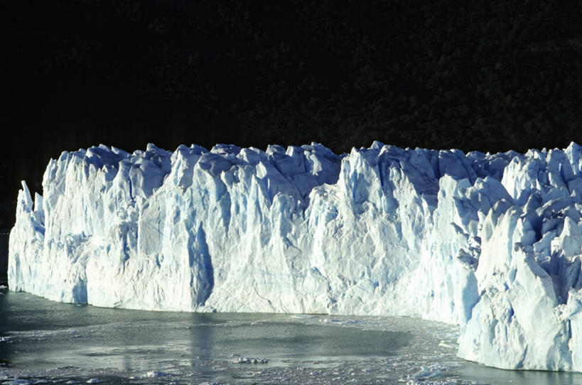 无人,公园,横图,室外,白天,正面,旅游,度假,冰山,河流,美景,山,水,阿根廷,阴影,波纹,光线,影子,冰,河水,景观,山峰,水流,涟漪,山峦,娱乐,冰川,倒影,水纹,阳光,自然,波浪,享受,休闲,景色,南美,放松,寒冷,冰冷,南美洲,倒映,国家公园,拉丁美洲,自然风光,美洲,冰河,水晕,亚美利加洲,严寒,南亚美利加洲,冰凉,酷寒,凛冽,凛凛,极冷,阿根廷共和国,巴塔哥尼亚高原,巴塔哥尼亚,阿根廷冰川国家公园,反照,圣克鲁斯省,彩图