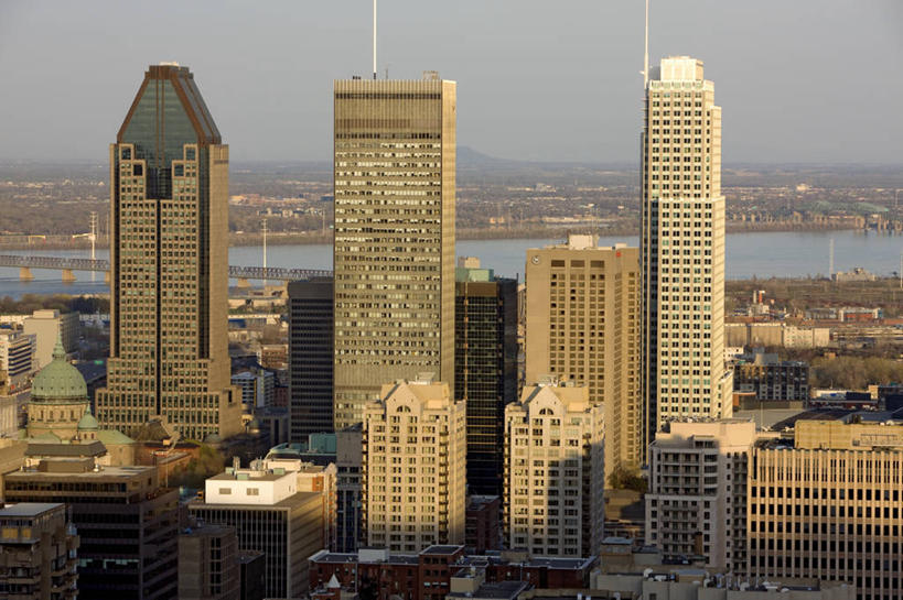 无人,家,高楼大厦,横图,室外,白天,正面,度假,河流,美景,水,植物,城市风光,城市,大厦,建筑,摩天大楼,加拿大,阴影,光线,影子,房屋,屋子,河水,景观,水流,公寓,建筑群,娱乐,建设,洋房,楼房,住宅,树,树木,蓝色,绿色,蓝天,天空,阳光,自然,天,享受,休闲,景色,放松,生长,晴朗,成长,北美,北美洲,美洲,万里无云,北亚美利加洲,亚美利加洲,魁北克省,蒙特利尔,蒙特利尔市,蒙特娄,圣人之城,皇家山,晴空,晴空万里,彩图,房子,大楼,高层建筑,高楼,摩天楼,古壁省,魁省