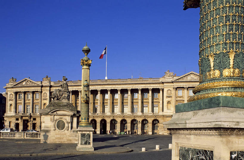 无人,家,广场,横图,室外,白天,正面,旅游,度假,门,标志建筑,地标,建筑,旗帜,国旗,雕塑,法国,巴黎,欧洲,阴影,艺术,装饰,飘扬,光线,雕刻,雕像,影子,房屋,墙,屋子,拱门,首都,娱乐,建设,楼房,墙壁,墙面,住宅,蓝色,蓝天,天空,阳光,工艺品,门框,天,享受,休闲,旅游胜地,放松,晴朗,纪念,飘逸,美术,西欧,法兰西,飞扬,主题,陈列,法国国旗,万里无云,法兰西共和国,协和广场,功能,美学,法兰西第五共和国,巴黎协和广场,法兰西岛,法兰西岛大区,旗,晴空,晴空万里,彩图,房子,三色旗,巴黎省,巴黎市