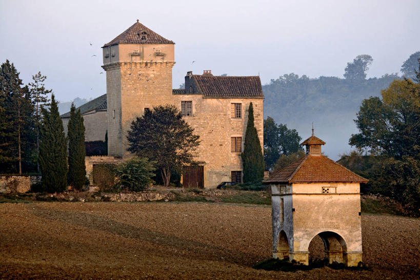 无人,横图,室外,白天,正面,旅游,度假,草地,草坪,美景,树林,植物,法国,欧洲,阴影,光线,影子,堡垒,城堡,景观,娱乐,草,树,树木,蓝色,绿色,蓝天,天空,阳光,自然,天,享受,休闲,景色,放松,生长,晴朗,成长,西欧,要塞,法兰西,自然风光,万里无云,法兰西共和国,法兰西第五共和国,南部.比利牛斯,设防,南部.比利牛斯大区,塔恩.加龙省,晴空,晴空万里,彩图,阿尔比区,利弗尔卡泽勒