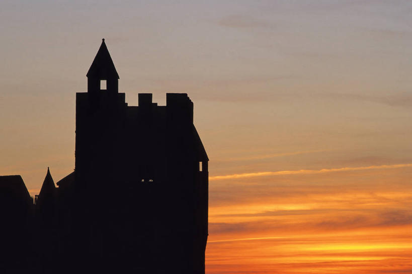 无人,横图,室外,白天,正面,旅游,度假,名胜古迹,日落,标志建筑,地标,建筑,法国,欧洲,遗迹,堡垒,城堡,墙,晚霞,霞光,落日,背光,古迹,文物,娱乐,建设,古建筑,墙壁,墙面,黄昏,享受,休闲,旅游胜地,彩霞,放松,西欧,要塞,法兰西,逆光,古文明,法兰西共和国,阿基坦,法兰西第五共和国,夕照,薄暮,多尔多涅省,亚魁当,阿基坦大区,设防,多尔多涅,夕阳,彩图,傍晚,贝纳克和卡泽纳克,萨拉拉卡内达区,斜阳