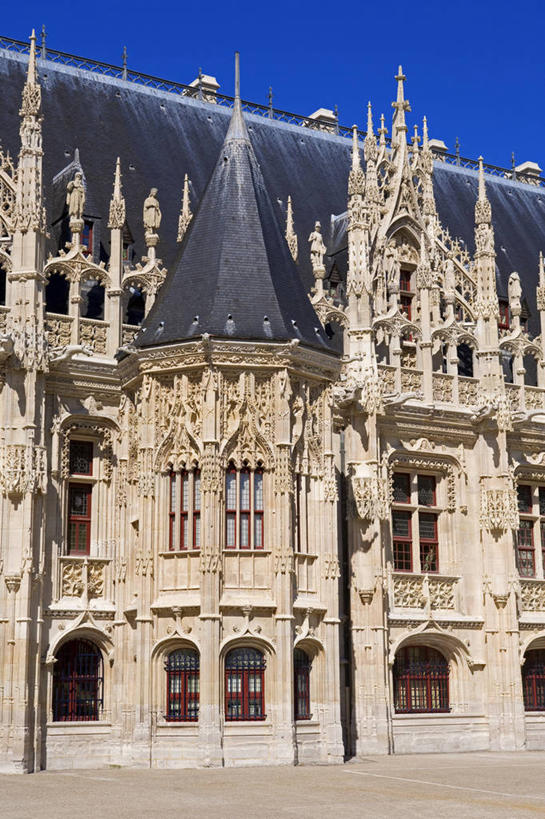 无人,竖图,室外,白天,正面,旅游,度假,窗户,标志建筑,地标,建筑,法国,欧洲,一排,阴影,整齐,并列,并排,光线,影子,娱乐,建设,国会大厦,玻璃窗,排列,蓝色,蓝天,天空,阳光,天,享受,休闲,旅游胜地,放松,晴朗,西欧,队列,法兰西,平行,国会大楼,万里无云,法兰西共和国,首府,议会大厦,议会大楼,首都大厦,州议会大厦,州政府,州会议厅,法兰西第五共和国,鲁昂,上诺曼底,上诺曼底大区,滨海塞纳省,晴空,晴空万里,彩图