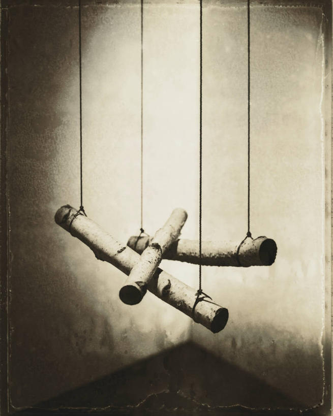 无人,竖图,室内,特写,白天,正面,照明,吊挂,悬挂,阴影,光线,棒子,影子,墙,灯光,挂,墙壁,墙面,灯,绳子,灯具,聚光灯,绳索,照亮,照明设备,彩图