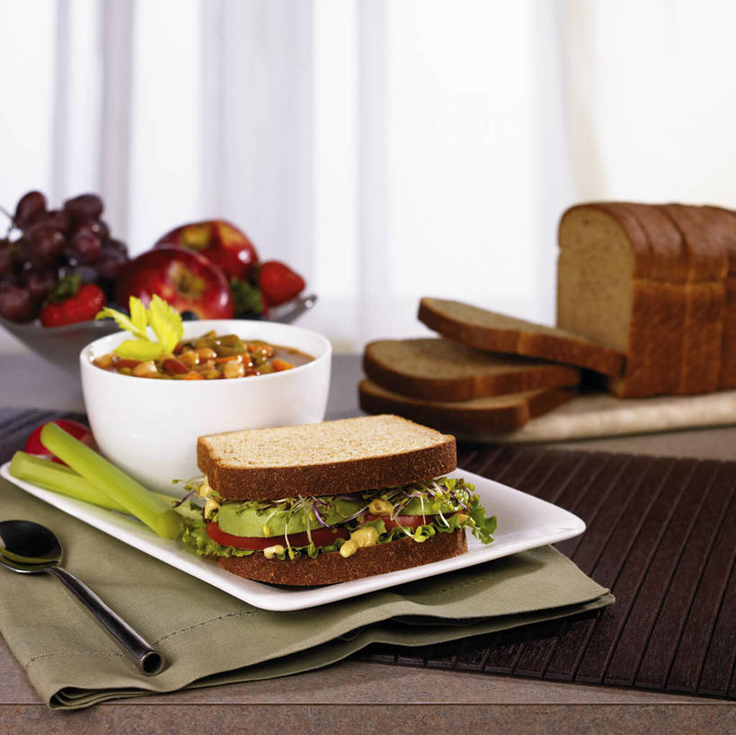 点心,面包,无人,横图,俯视,室内,特写,白天,烹饪,西餐,餐桌,桌子,苹果,草莓,浆果,葡萄,芹菜,餐具,水果,玻璃,许多,切开,阴影,新鲜,光线,碟子,盘,影子,勺子,陶瓷,生食,三明治,料理,食品,面点,果实,案板,陶瓷制品,很多,菜肴,美食,玻璃制品,砧板,食物,糕点,盘子,容器,调羹,碟,汤匙,碗,快餐,切,黑面包,西式,佳肴,有机食品,绿色食品,餐台,储藏,全麦面包,储存,剖面,西式快餐,紫花苜蓿,切面,三文治,苜蓿,牧草,麸皮面包,紫苜蓿,洋莓,水果皇后,山葫芦,蒲桃,红莓,地莓,草龙珠,药芹,水芹,旱芹,彩图,高角度拍摄,贮存