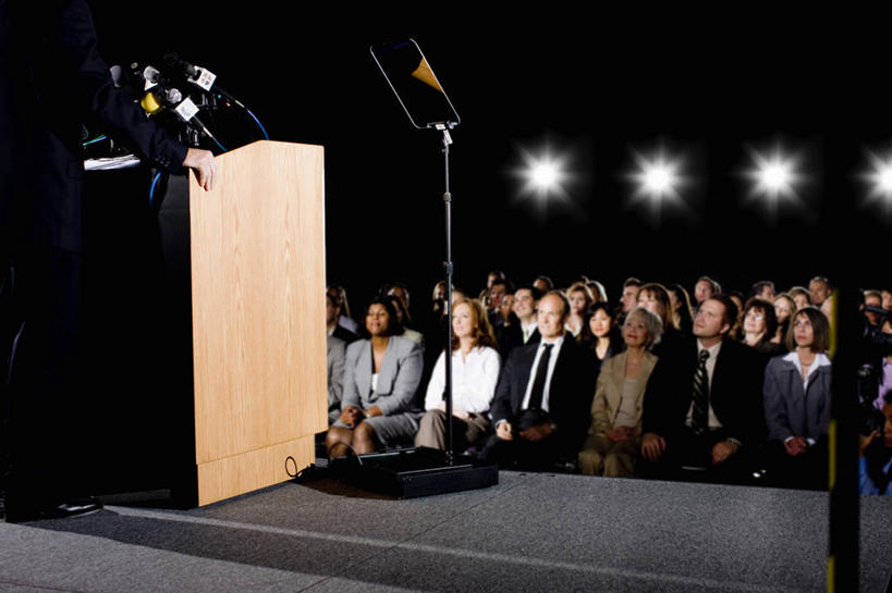 西方人,伙伴,朋友,商务人士,商务男性,站,坐,横图,室内,白天,正面,长时间曝光,衬衫,友谊,合作,团队,椅子,照明,欧洲,欧洲人,一排,阴影,套装,朦胧,模糊,整齐,并列,并排,光线,影子,灯光,许多人,注视,灯,排列,话筒,讲台,灯具,观察,看,演讲,站着,一群人,战略,观看,聚光灯,照亮,察看,麦克风,照明设备,队列,关注,扩音器,商务装,政治,平行,传声器,工薪阶层,竞选,联合,合谋,微音器,记者会,记者招待会,配合,协作,男人,男性,女人,女性,中年男性,中年女性,白种人,白领,上班族,站立,坐着,半身,彩图,衬衣,演说家