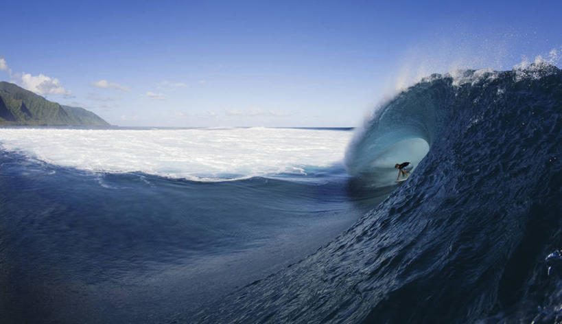 冲浪,西方人,一个人,横图,室外,白天,正面,锻炼,运动,岛屿,海浪,海洋,欧洲,欧洲人,仅一个男性,仅一个人,阴影,光线,影子,岛,浪花,裸露,仅一个年轻男性,蓝色,蓝天,天空,海水,天,晴朗,裸,水上运动,海景,万里无云,体育,男人,男性,年轻男性,白种人,大海,风浪,海,海水的波动,近岸浪,列岛,群岛,涌浪,诸岛,晴空,晴空万里,彩图,全身,健身,冲浪运动