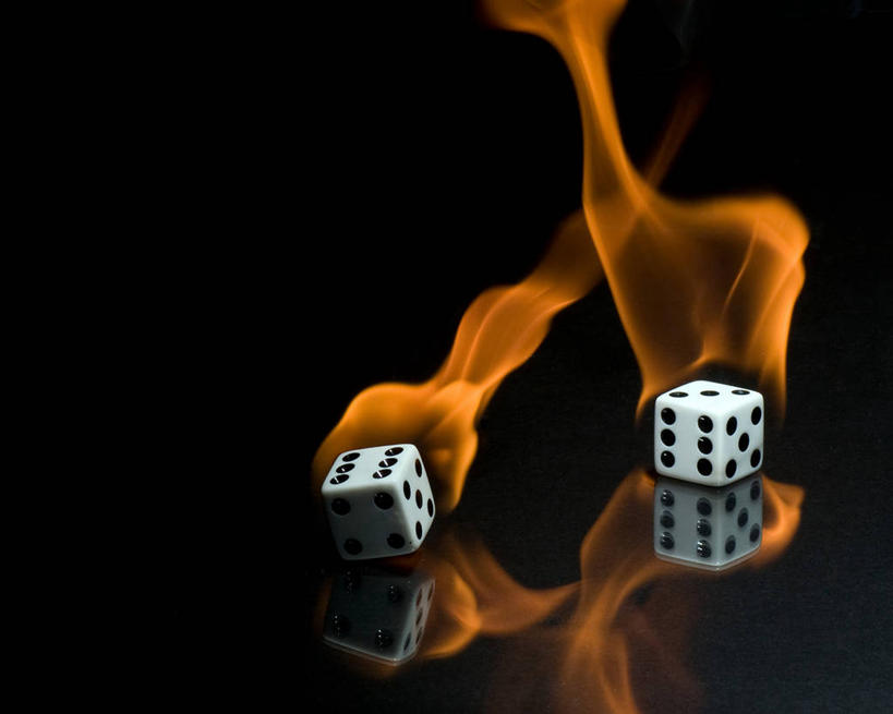 无人,横图,特写,桌子,加拿大,黑色背景,反射,火焰,骰子,燃烧,数码合成,两个,摄影,想象,想法,彩图,影棚拍摄
