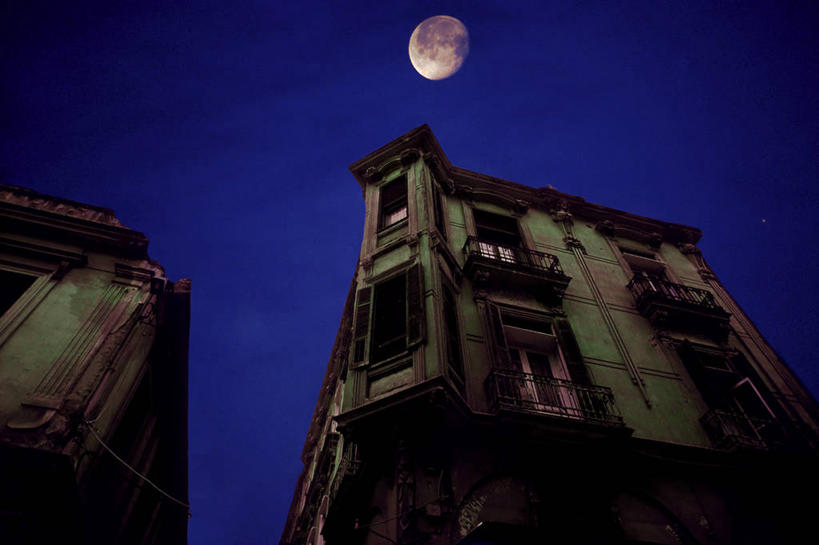 无人,横图,室外,夜晚,仰视,神秘,建筑,希腊,月亮,摄影,怪异,惊骇,彩图,低角度拍摄,塞萨洛尼基