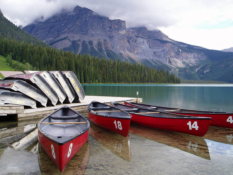 无人,横图,室外,白天,美景,山脉,加拿大,停靠,反射,地形,景观,云,风景,自然,景色,摄影,宁静,停泊,自然风光,独木舟,彩图,翡翠湖