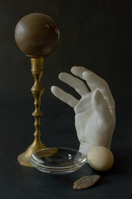 手,无人,竖图,静物,雕塑,五个,许多,黑色背景,烛台,茶碟,球体,人体,摄影,透镜,简单,卵,岩石,彩图,影棚拍摄