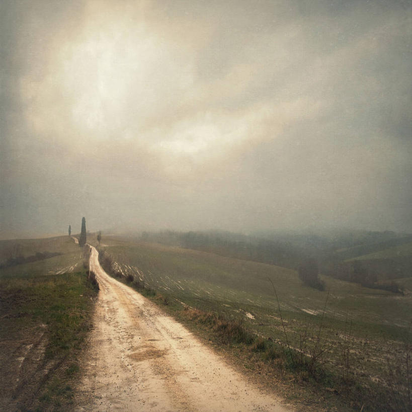 无人,方图,室外,白天,消失点,山,雾,多云,柏树,意大利,地平线,地形,乌云,冬天,辽阔,地面,广阔,摄影,宁静,一望无际,延伸,托斯卡纳区,皮恩札,天地相交,无边无际,一马平川,彩图,旅行