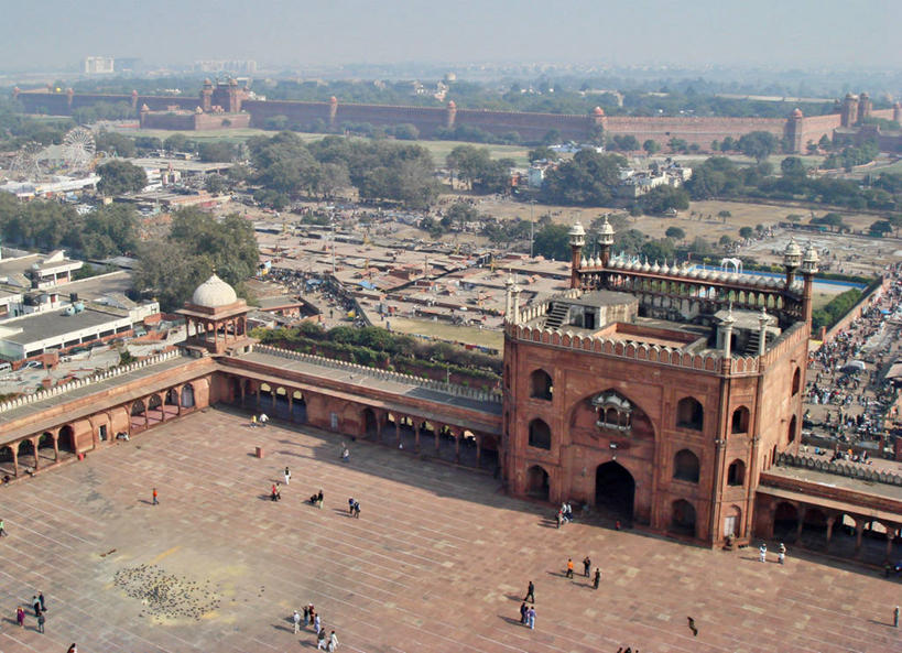 横图,俯视,室外,白天,旅游,度假,美景,城市风光,城市,建筑,印度,行人,游客,游人,大门,庭院,景观,首都,许多人,历史,娱乐,路人,旅客,一群人,享受,休闲,景色,放松,摄影,要塞,印度文化,阿格拉城堡,过客,德里,彩图,高角度拍摄