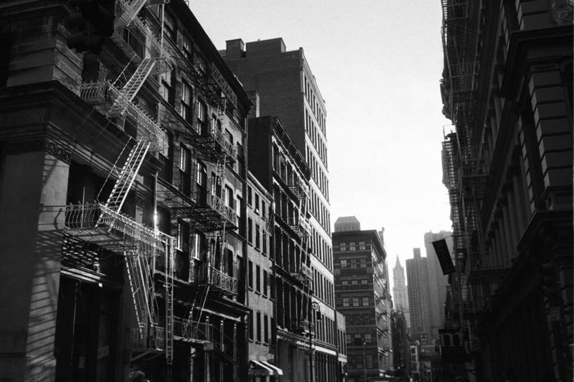 无人,横图,黑白,室外,白天,度假,美景,城市风光,城市,建筑,纽约,美国,一排,整齐,景观,公寓,娱乐,排列,享受,休闲,景色,放松,摄影,队列,防火梯,居住区