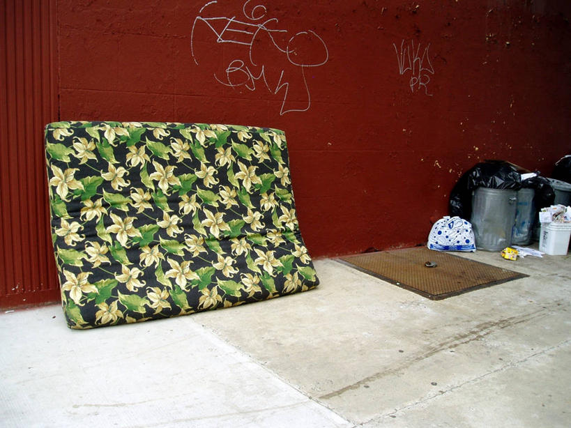 无人,横图,室外,白天,纽约,美国,花纹,墙,垃圾,垃圾桶,古典,床垫,摄影,布鲁克林,彩图,巷