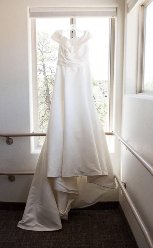 无人,竖图,室内,白天,婚纱,婚礼,时尚,窗户,美国,吊挂,悬挂,挂,干净,白色,摄影,新墨西哥,彩图